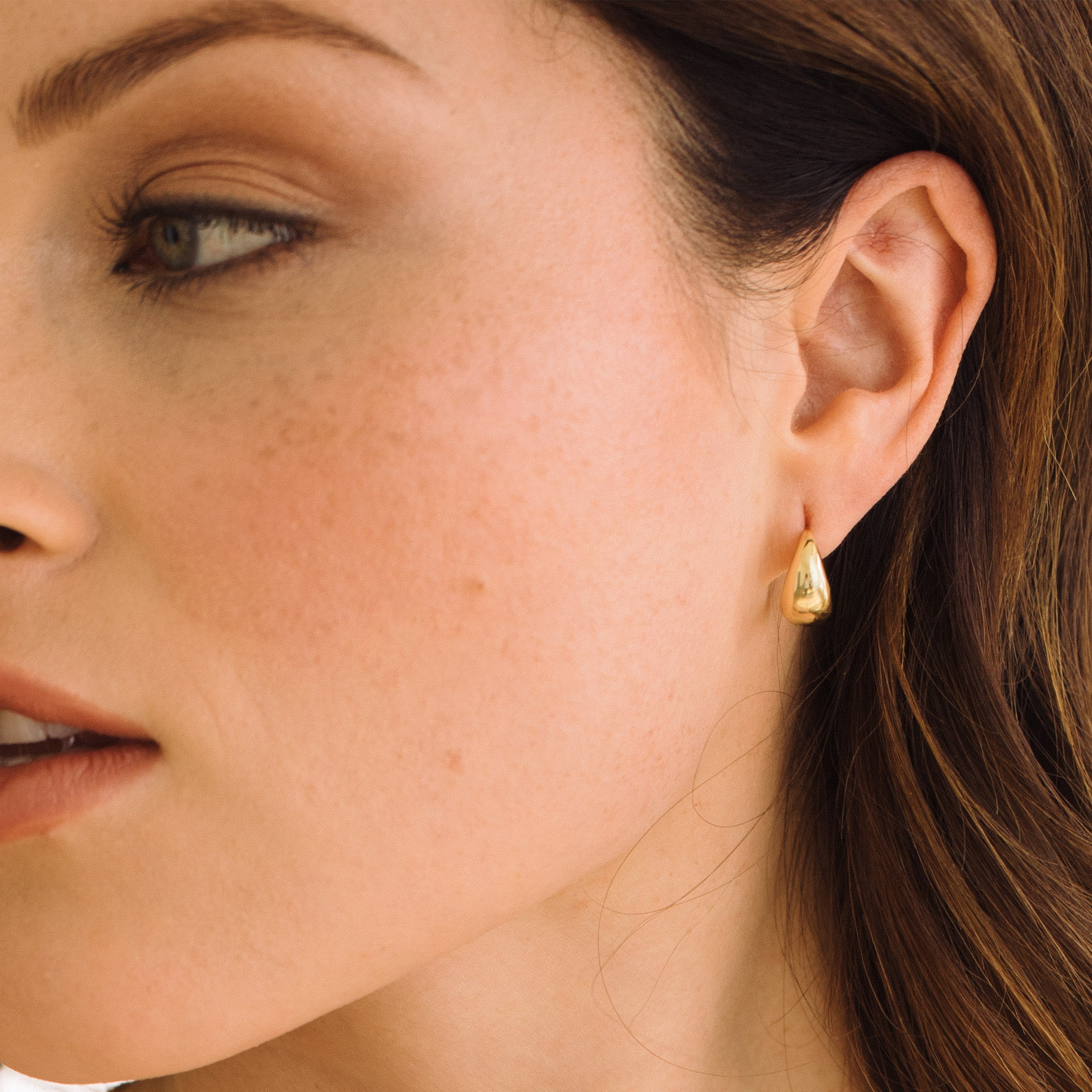 14K Gold Aurelia Luxe Huggies