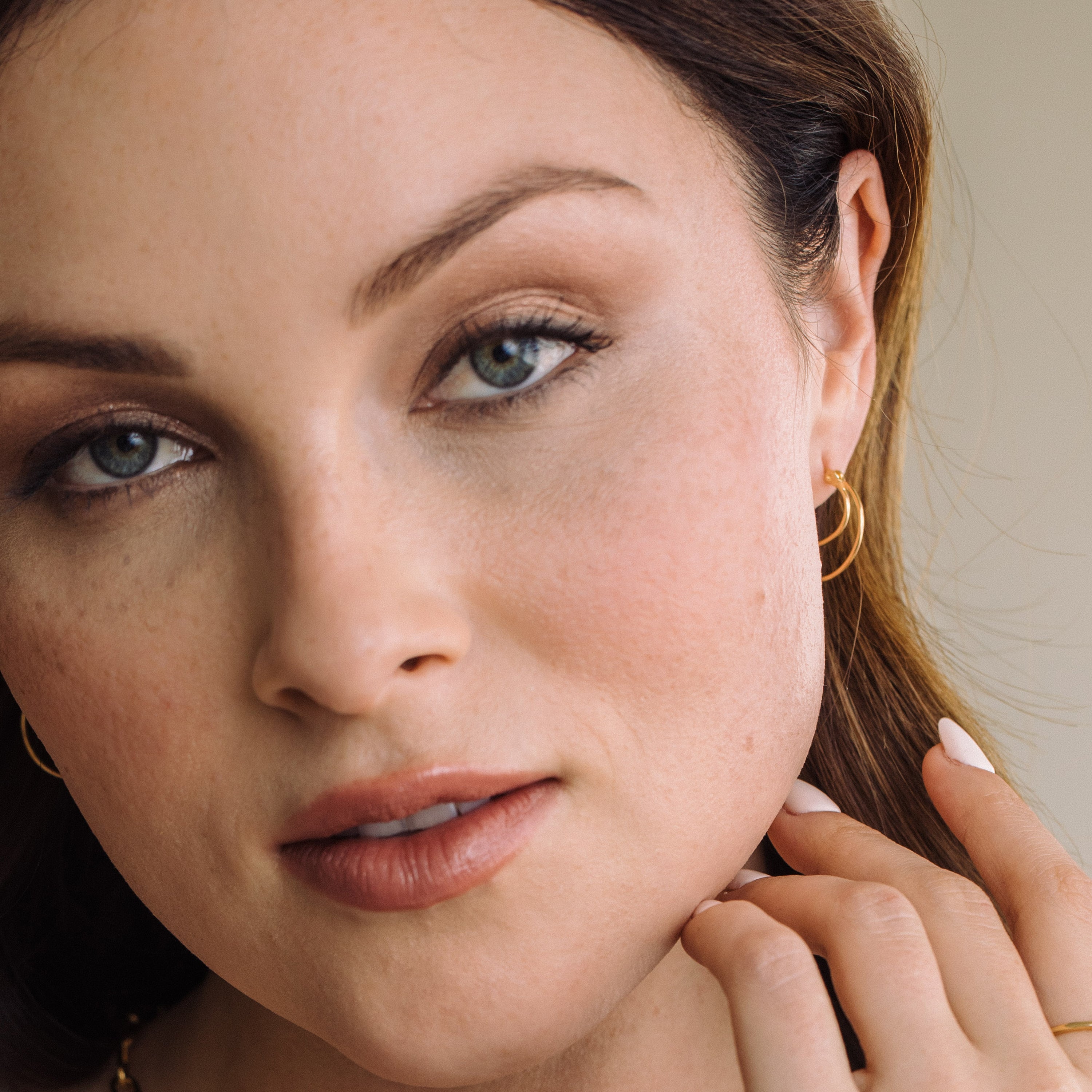 14K Gold Solenne Hoop Earrings