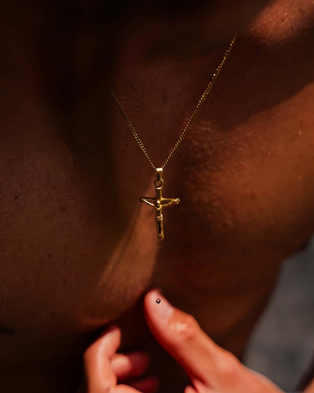 14K Gold Vintage Crucifix Necklace