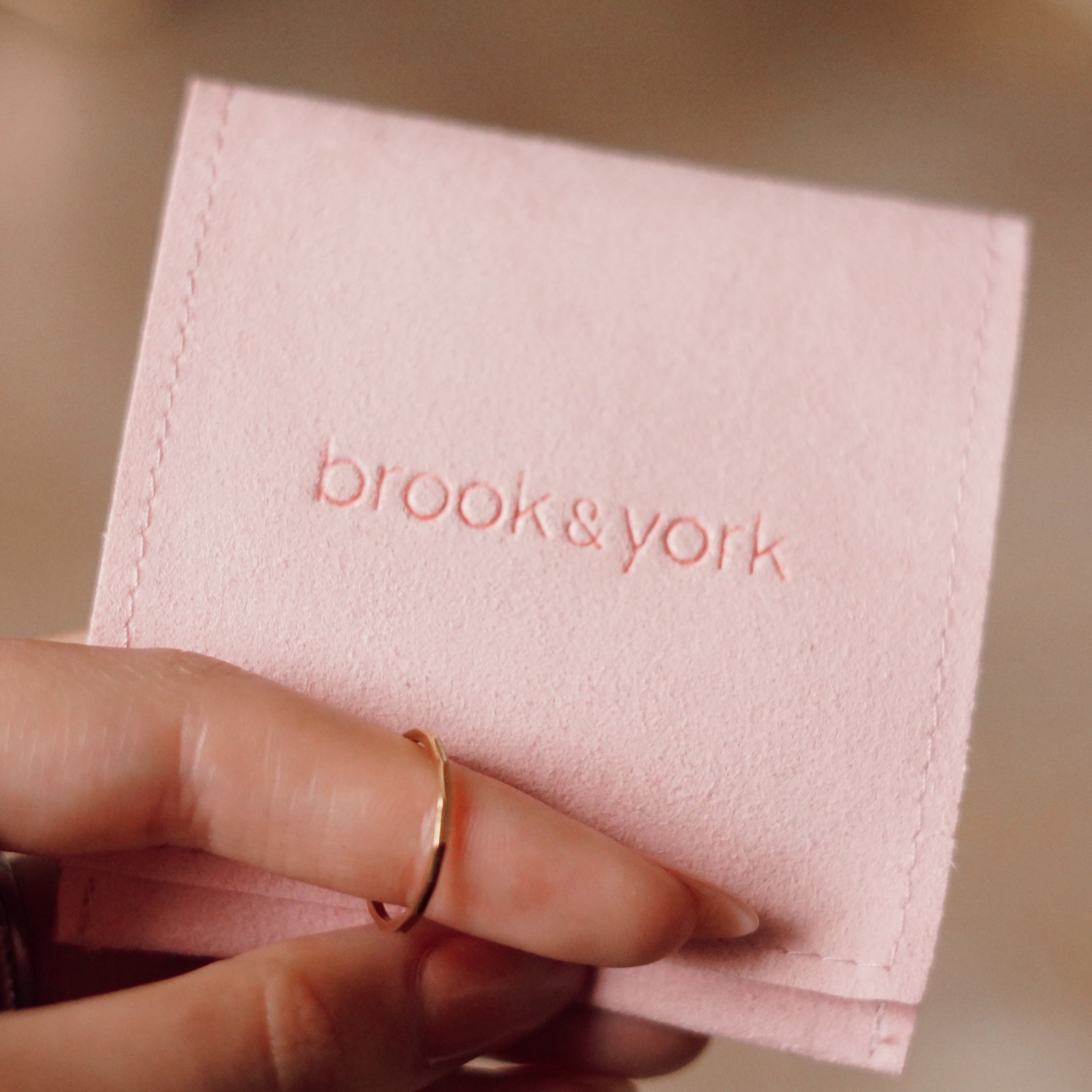 14K Gold Éclat Fine Band Ring